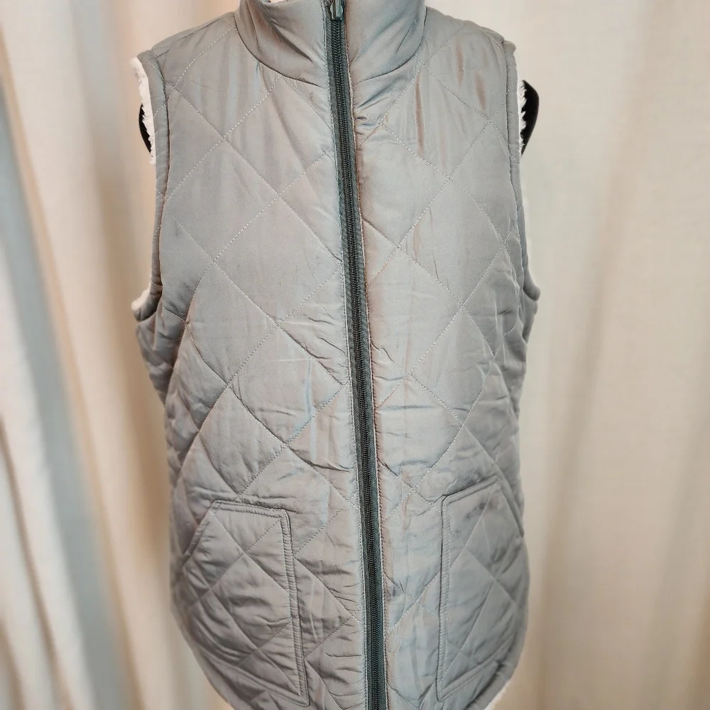 Unbranded Reversible Vest size M Color Sage Green/Blue - Picture 5 of 9